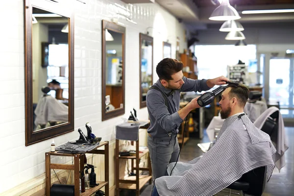 Hairdresser working with hairbrush — Stock Photo, Image