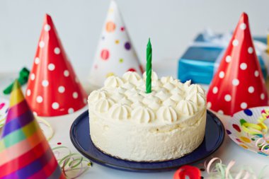 Mumlu doğum günü pastası