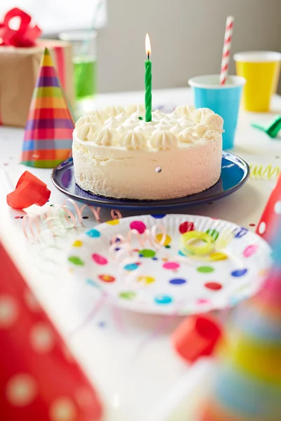 Empty plate with cake