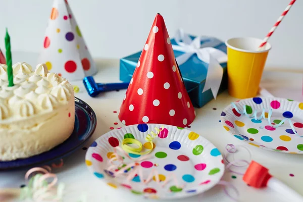 Platos vacíos con pastel —  Fotos de Stock