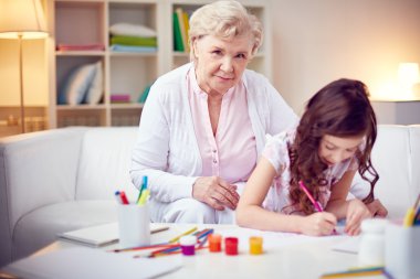 küçük kız çizim