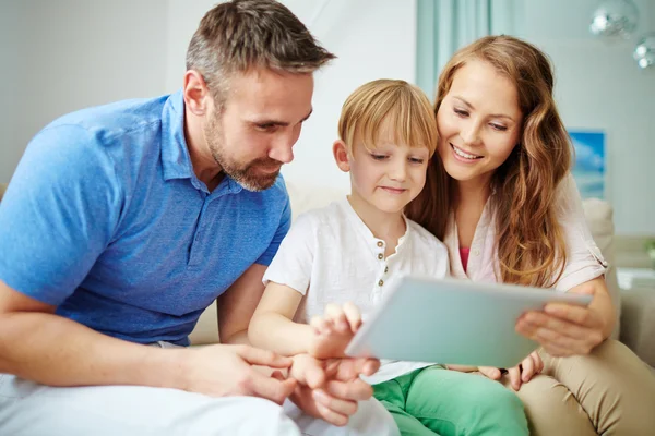 Family networking at home — Stock Photo, Image