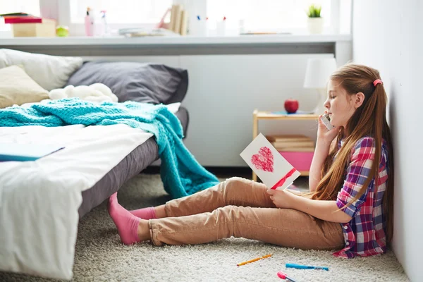 Ragazza che parla al cellulare — Foto Stock