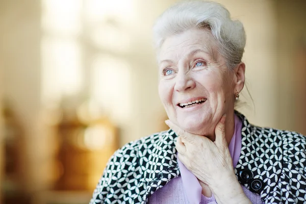 Schöne Seniorin — Stockfoto