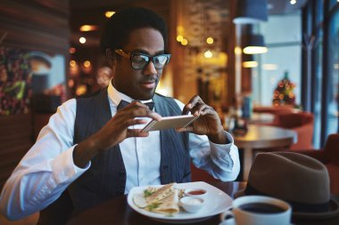 genç adam yapma fotoğraf 