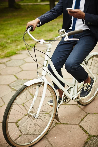 Affärsman som använder telefon — Stockfoto