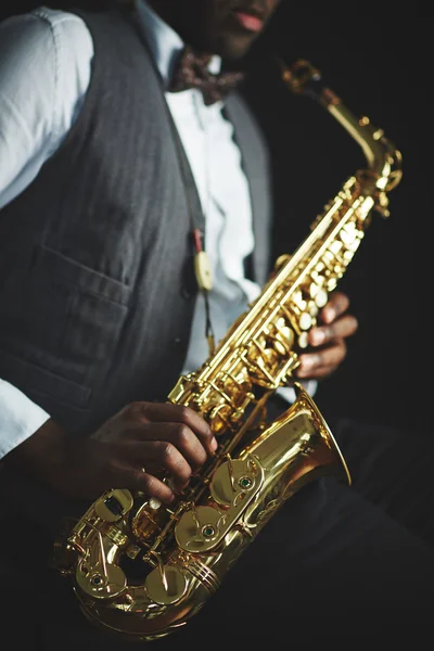 Jazz man med saxofon — Stockfoto