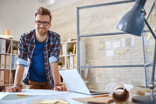 Smiling designer in glasses — Stock Photo, Image