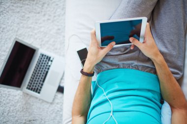 Adam Internet'e bağlanma