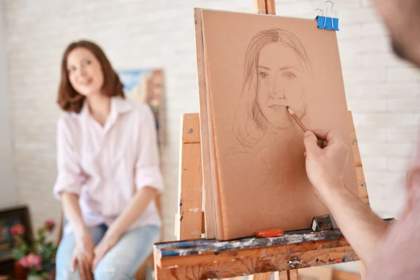 Artista disegno donna — Foto Stock