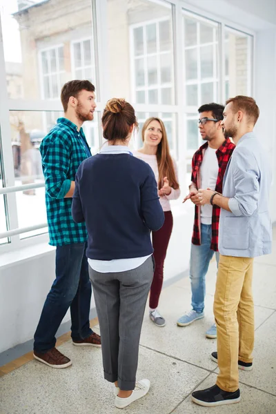 Compañeros de grupo de comunicación — Foto de Stock