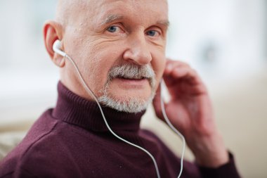 Olgun erkek müzik