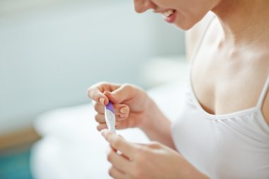 test arayan kadın