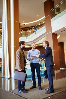 konuşmayı yöneticileri