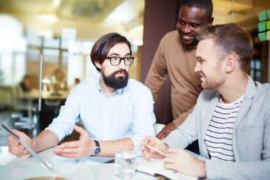 İşadamları toplantısında iletişim