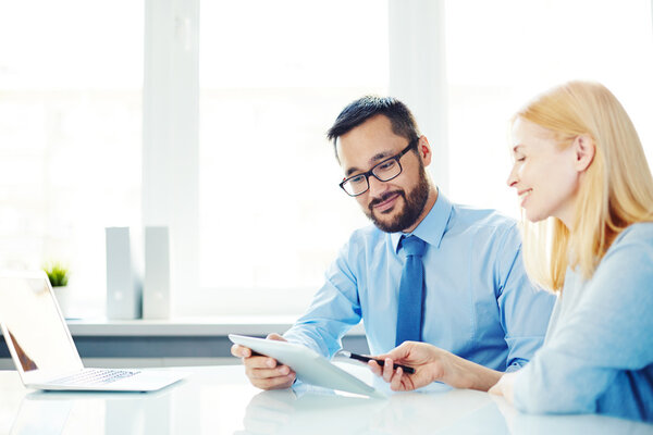 managers having discussion