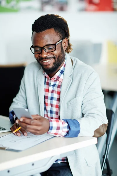 幸せなアフリカ系アメリカ人のビジネスマン — ストック写真
