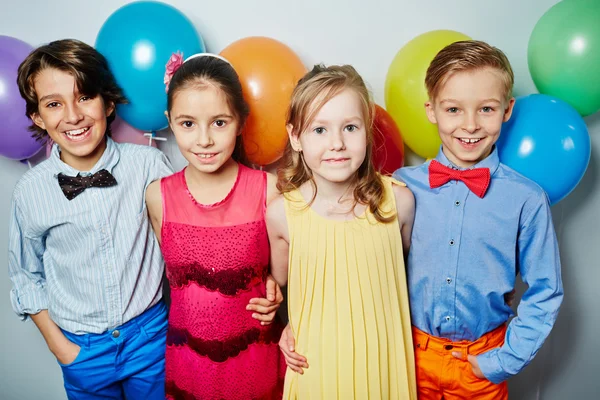 Doğum günü partisindeki çocuklar — Stok fotoğraf