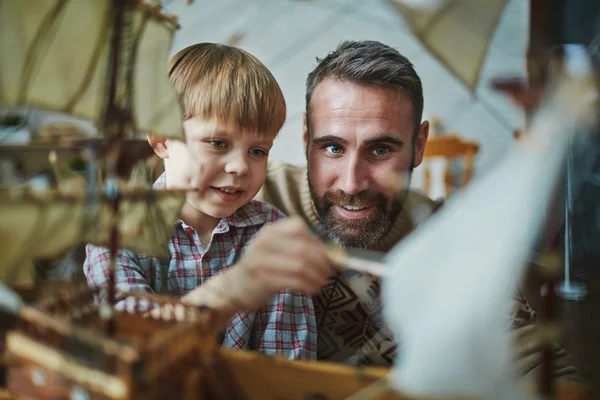 Bambino e padre — Foto Stock