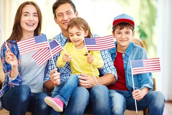 Family with flags of USA — Stock Photo, Image