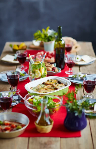 Table served for dinner — Stock Photo, Image