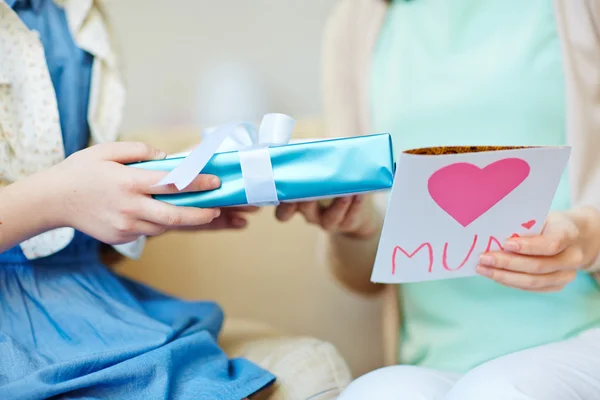 Girl giving packed gift — Stock Photo, Image