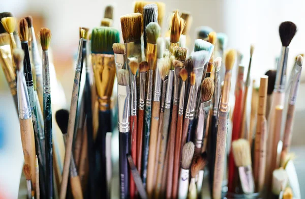 Paintbrushes in art studio — Stock Photo, Image