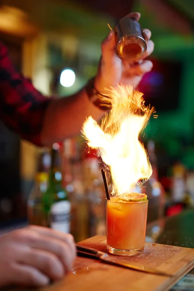 Putting powder pepper into drink — Stock Photo, Image