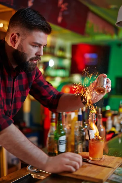 Putting powder pepper into drink — Stock Photo, Image