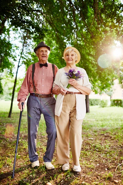 Ζευγάρι ηλικιωμένων στην αγάπη — Φωτογραφία Αρχείου