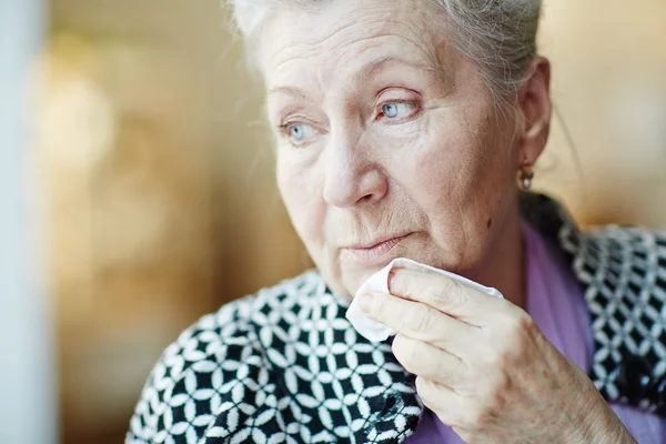 Vacker äldre kvinna — Stockfoto