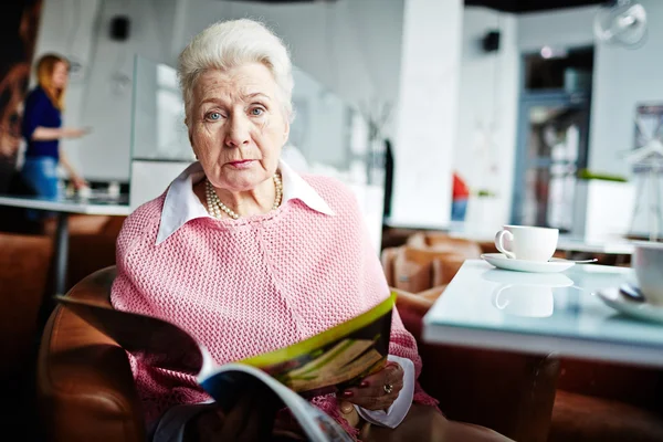 Female looking at camera — Stock Photo, Image