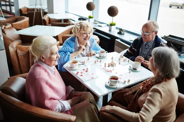 Seniorer med te — Stockfoto