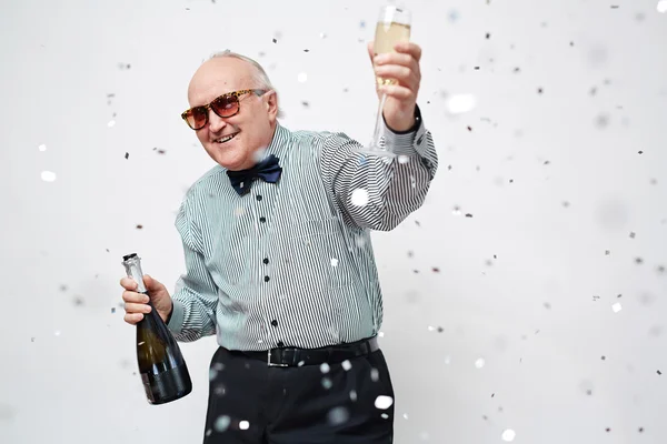 Hombre mayor con champán — Foto de Stock