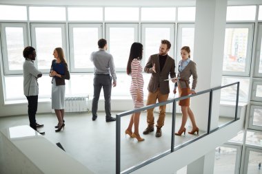 Genç meslektaşlarına danışmanlık 