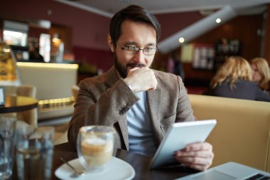 işadamı touchpad ağ ile