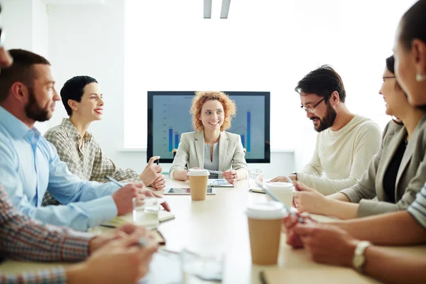 Equipo de negocios que tiene reunión — Foto de Stock