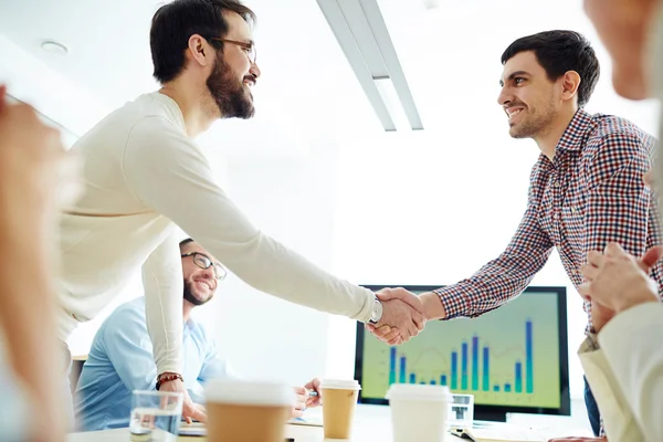 Young managers handshaking — Stock Photo, Image