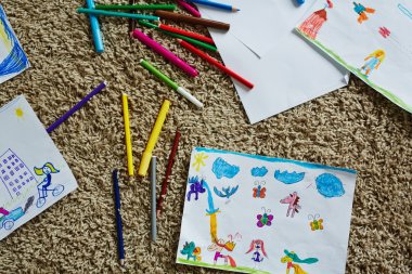 Fotoğraf ve renkli boya kalemi