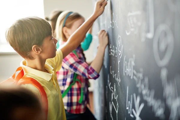 Kinderen doen bedragen — Stockfoto