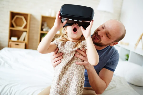 Girl enjoying virtual reality — Stock Photo, Image