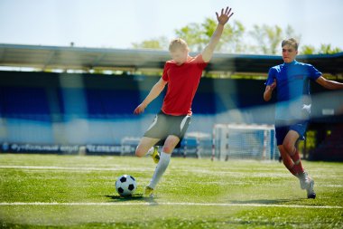 futbolcuların mücadelesi
