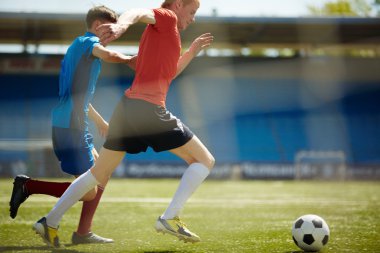 futbolcuların mücadelesi