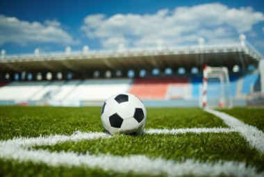 Futbol topu köşesinde