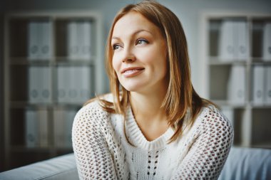 örme kazak kadında