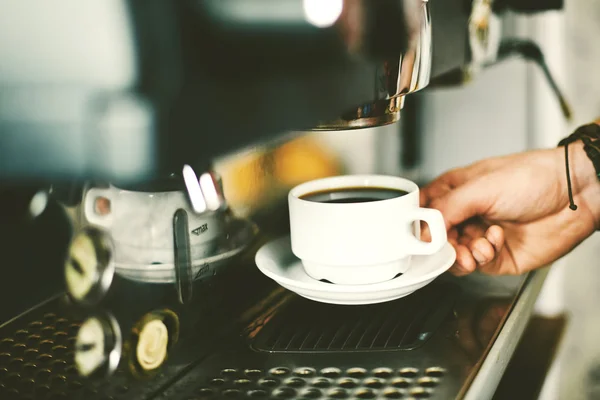 Taza en la máquina de café — Foto de Stock