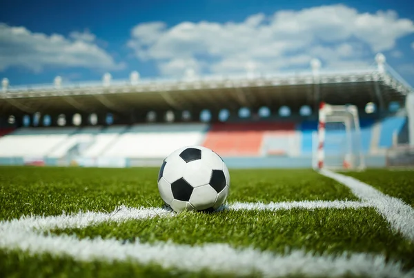 Futbol topu köşesinde — Stok fotoğraf
