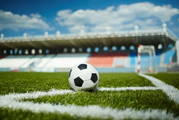 Fußball in der Ecke — Stockfoto