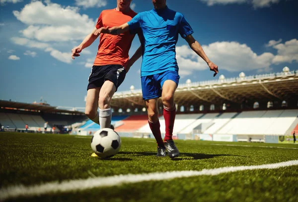 Kampf der Fußballspieler — Stockfoto