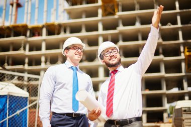 İnşaat tartışırken mimarlar